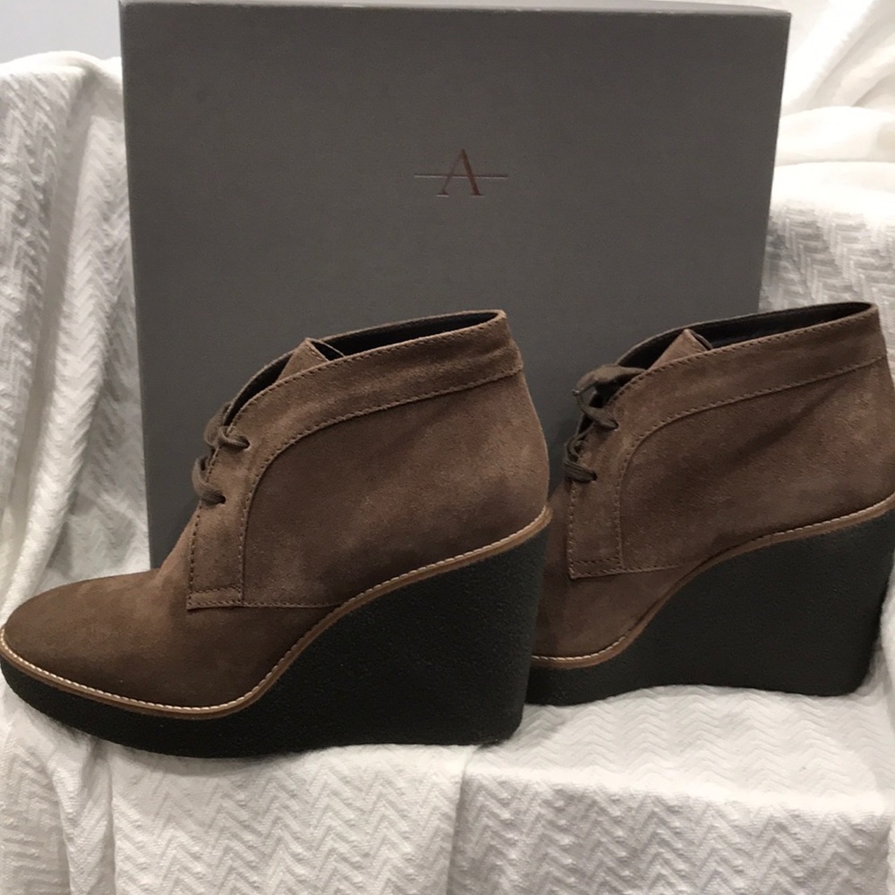 Brand New Aquatalia Vianna suede ankle boots